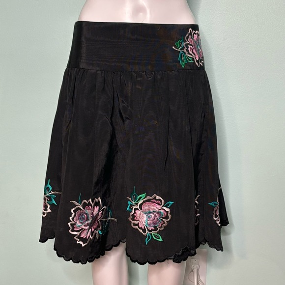 Nanette Lepore Dresses & Skirts - Nanette Lepore Floral Embroidered A-Line Skirt Back Zip Scalloped Black Size 6